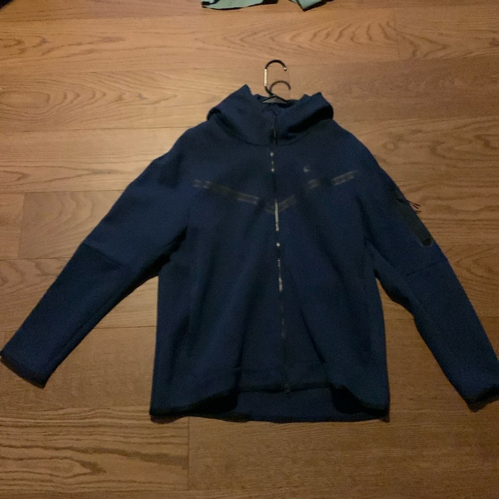 Navy blue Nike Tech fleece
